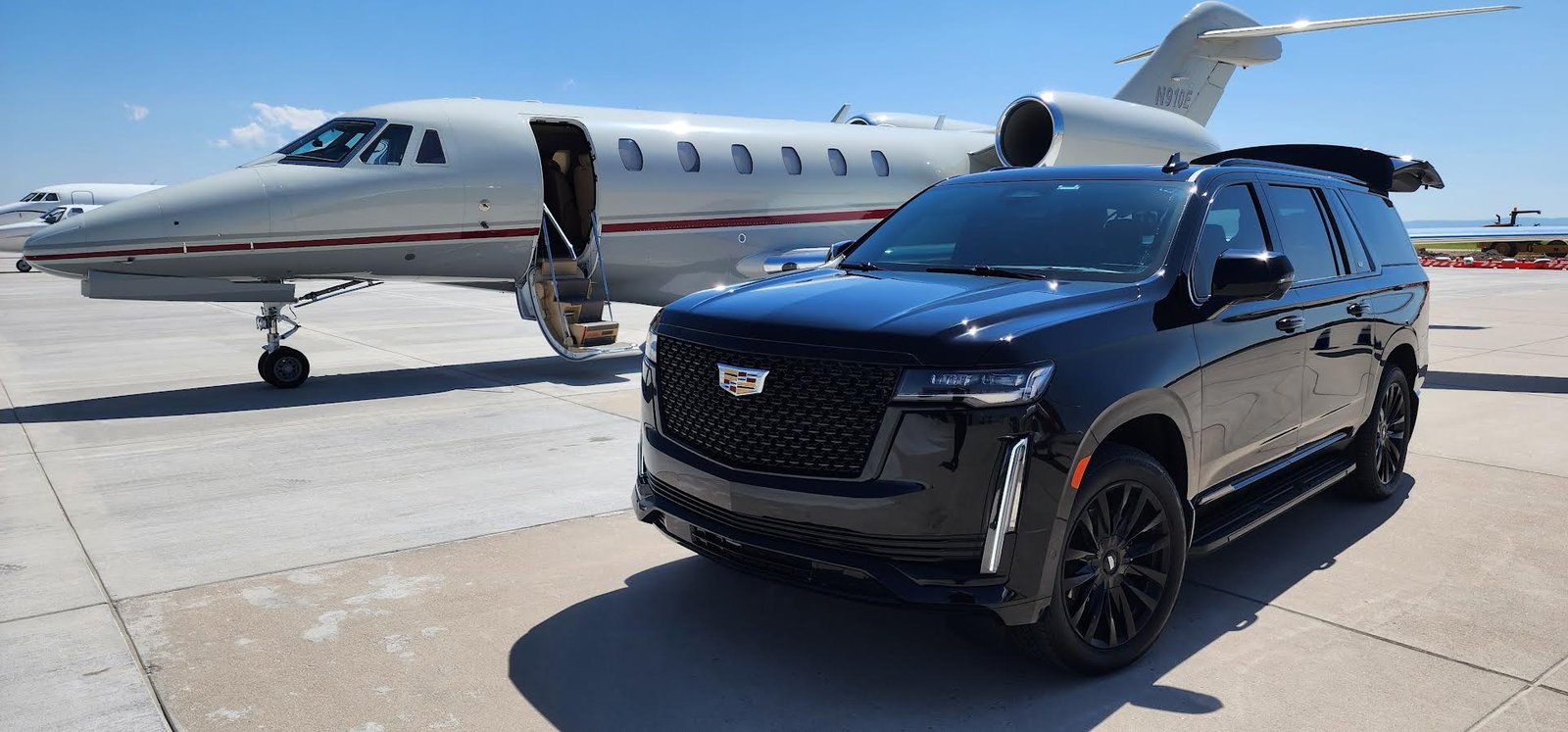 Discreet VIP-style black car transportation in Denver